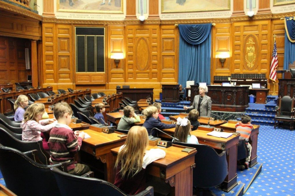 Students Tour the State House
